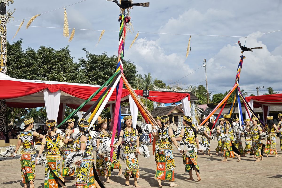 Menelusuri Kekayaan Budaya Desa Pampang di Samarinda